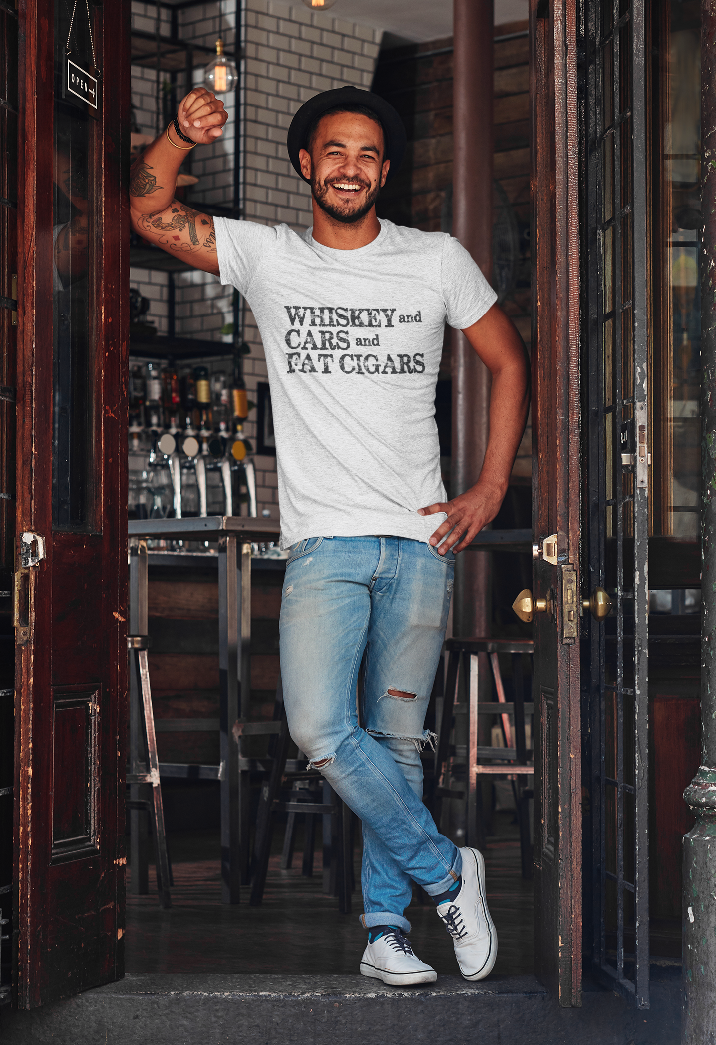 WHISKEY AND CARS AND FAT CIGARS BLACK LETTERING I MEN'S T-SHIRT